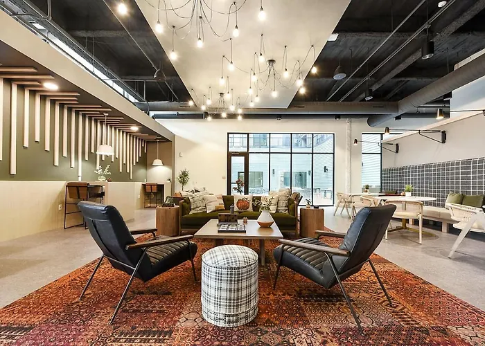 Hulu+gym+parking Near Shoppingupmcuniversities * Pittsburgh