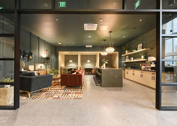 Hulu+gym+parking Near Shoppingupmcuniversities * Pittsburgh